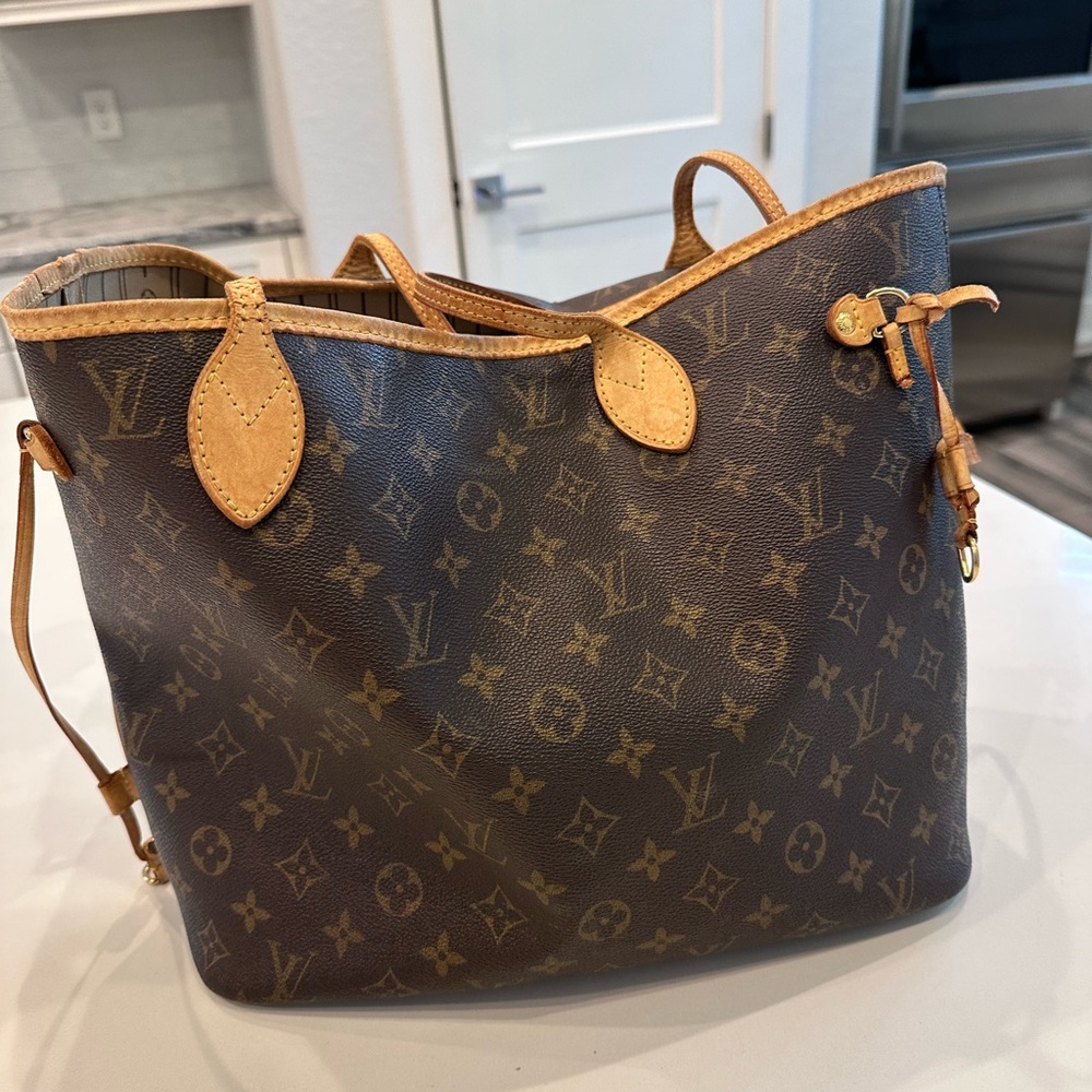Authentic Vintage Louis Vuitton Monogram Neverfull MM.